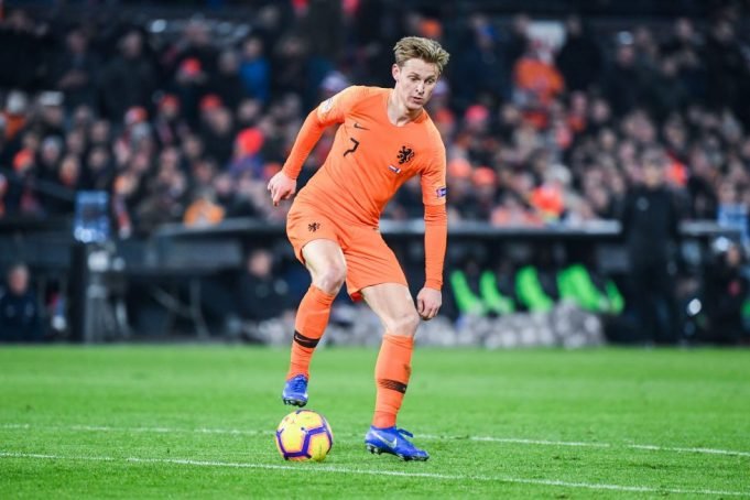 De Jong first Dutch to receive red card for Barcelona after 16 years
