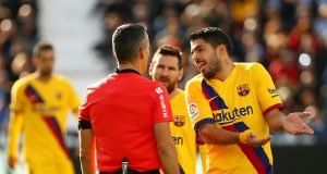 Season likely over for Barcelona's Luis Suarez after knee surgery