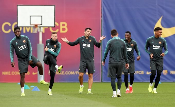 Barcelona players resume training
