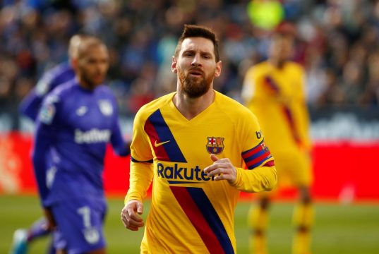 Pele congratulates Messi on 'illustrious career'