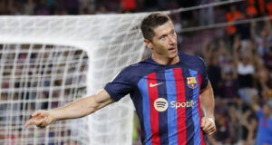 Robert Lewandowski is one of the tallest Barcelona players - 1.87m (6 ft 1 inches) 