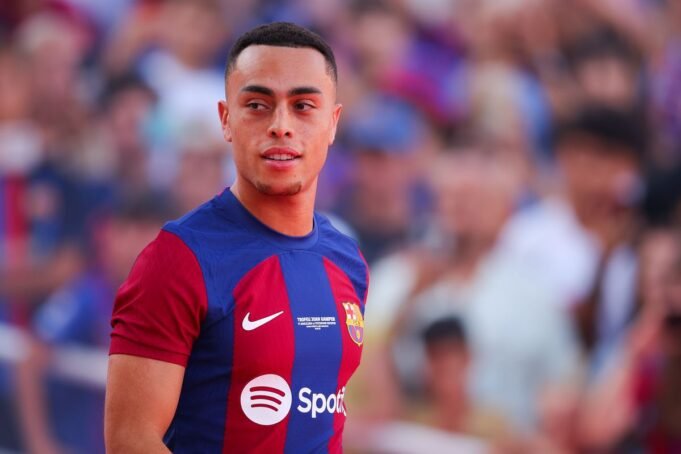 Sergino Dest set to leave Barcelona on loan to join PSV this summer