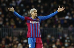 AC Milan joins Bayern Munich in pursuit of Barcelona defender Ronald Araujo (FCB)